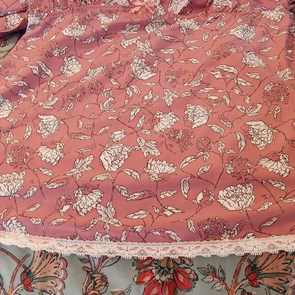 NEW. Marilyn Monroe Floral Two-Piece Pajamas with Lace Trim - Picture 8 of 11